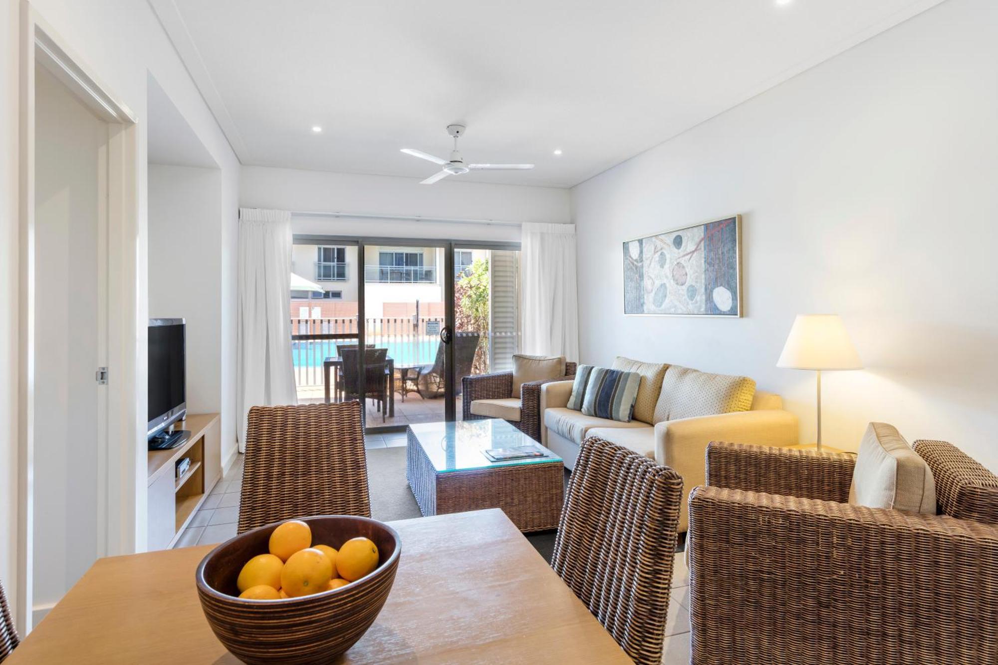 One-Bedroom Apartment Poolside,1452549901:JPEG